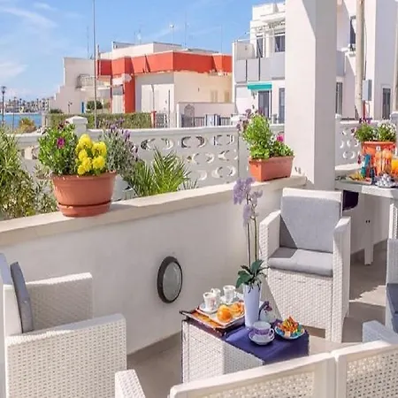 Bed & Breakfast Estasi Sul Mare 4*