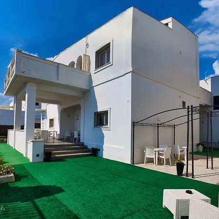 Bed & Breakfast Estasi Sul Mare 4*