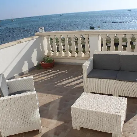 Bed & Breakfast Estasi Sul Mare 4*
